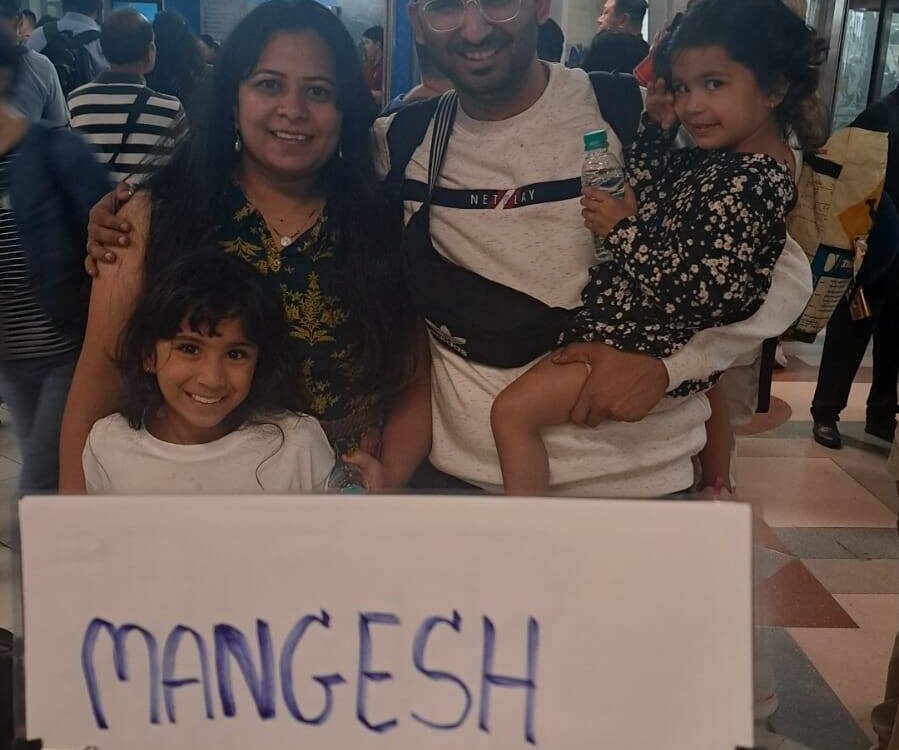 Family arriving at Suvarnabhumi Airport using MWS Taxi private transfer to Pattaya